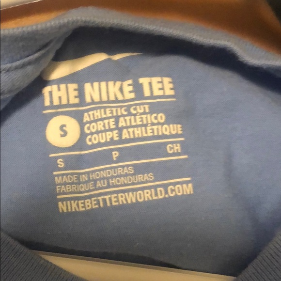 ✨2/$15✨ Nike Tee - Picture 2 of 2